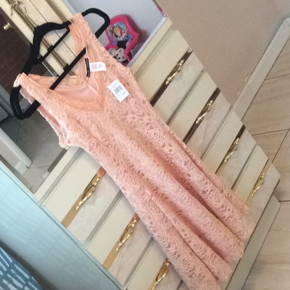 Love ❤️ chesley pretty dress,never used - Picture 3 of 5